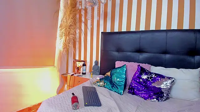 LunaToledo's Live XXX Chat