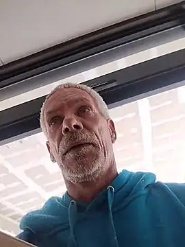 Biknight: διαδικτυακό σόου στην κάμερα