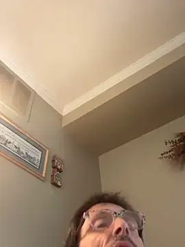 Show modela Thickerthenasnickerandkk na web-kameri