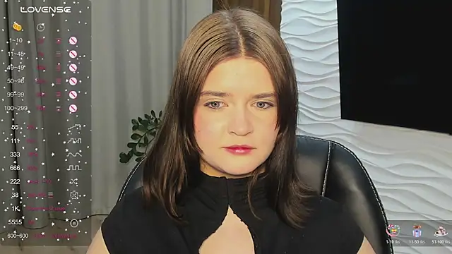 LanaTreades Adlı Modelin Canlı XXX Sohbeti