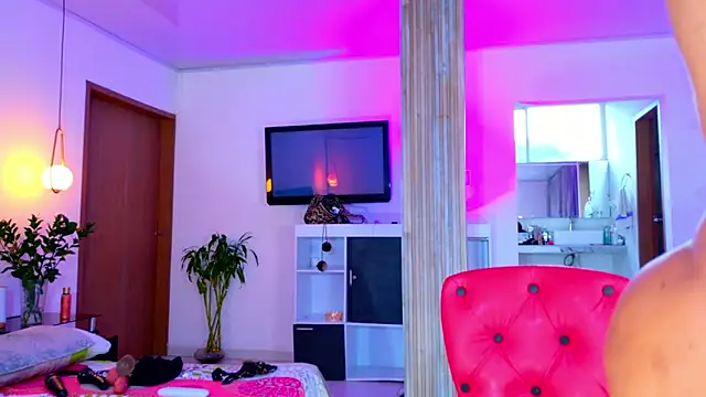 SQUIRT4UMEGAN 现场XXX聊天