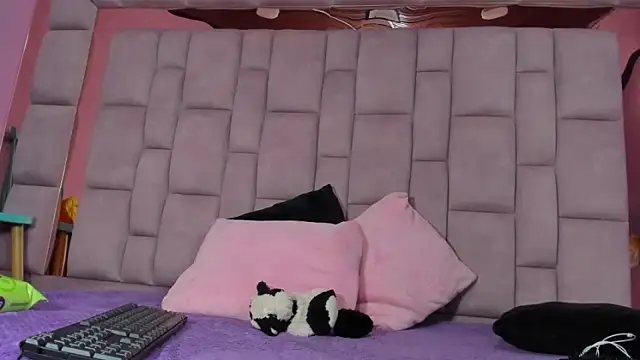 Emy_Latin live XXX chat