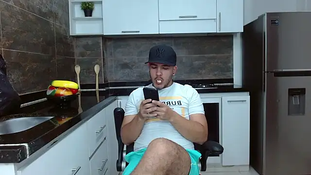 Chat XXX en directo de Andrew_Lewiss