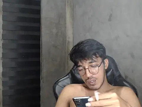 RowyCamのライブXXXチャット