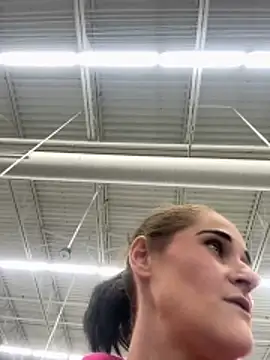 lolabunny9: διαδικτυακό σόου στην κάμερα