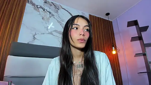 AMELIELEONE Adlı Modelin Web Kamerası Şovu