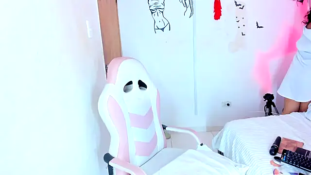 Emily_Coper18 élő XXX-chatje