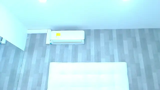 Chat XXX en directo de LeahMillerr