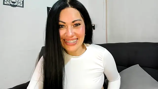 Tania_mature élő XXX-chatje