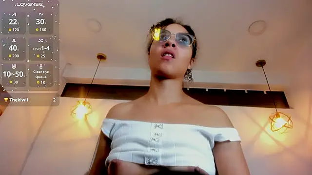 Chat +18 de Hanna_Cornee_ ao vivo