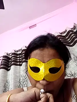 Gullapi: διαδικτυακό σόου στην κάμερα