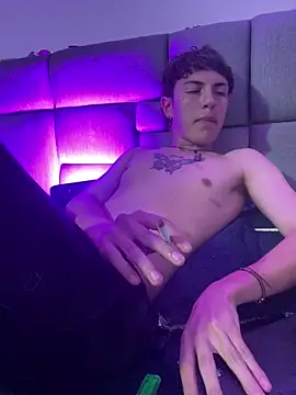 Chat +18 de NaytonFreeman ao vivo