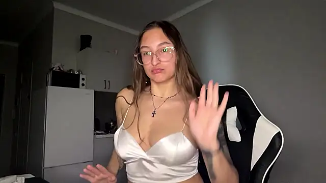 Mlacutehere Webcam show