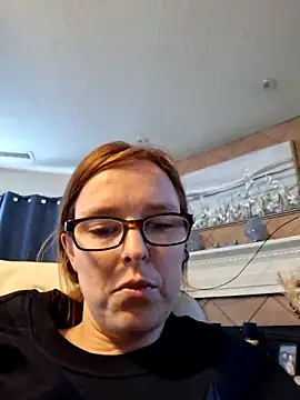 redremmi: διαδικτυακό σόου στην κάμερα