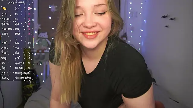 Živý XXX chat CuteSharloti