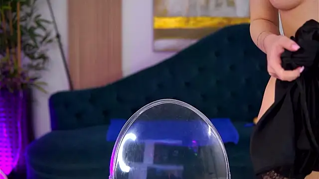 NayaQuinn Webcam Show