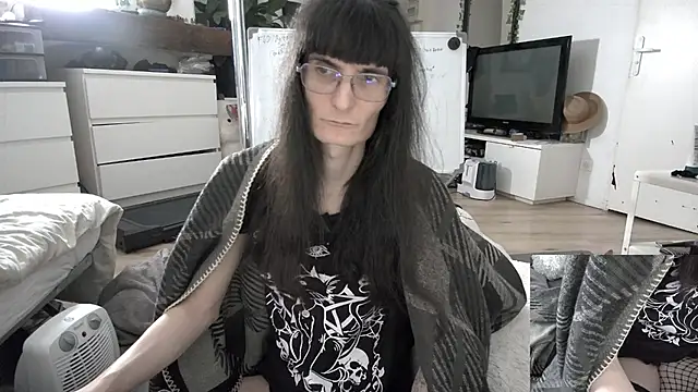 CeriseLapine Chat XXX in diretta