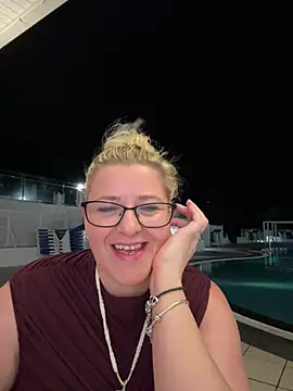 SweetXCandyX élő XXX-chatje