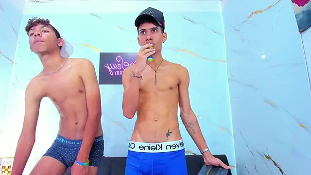 Chat XXX en directo de Alex_jeins_at