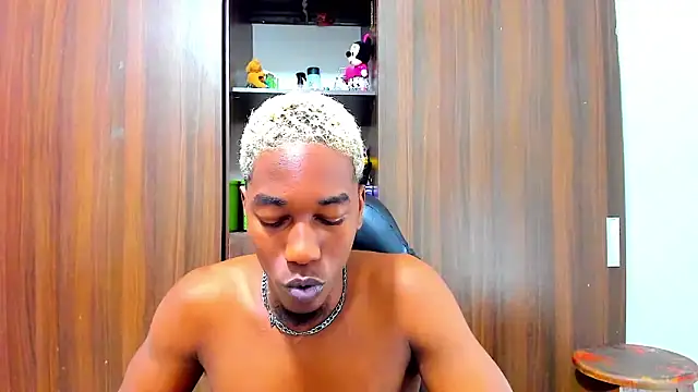 Chat +18 de Dreamastercum_ ao vivo