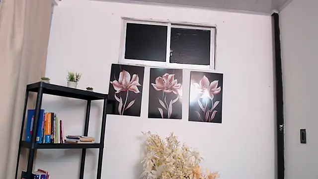 pinky_f00x's Live XXX Chat