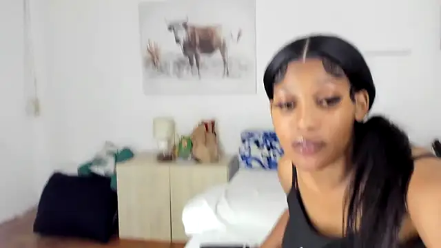 Pokazy przed kamerką – ConnieSmall24