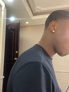 CharlesBrown_ 라이브 XXX 채팅