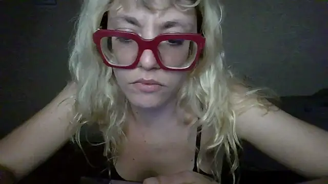 Chatroom XXX en direct de BlondieTami