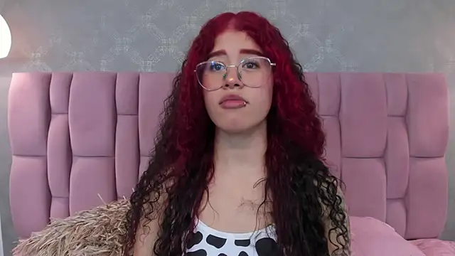 Valka- Adlı Modelin Canlı XXX Sohbeti