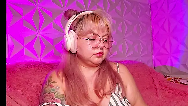 Chatroom XXX en direct de Satyn_doll