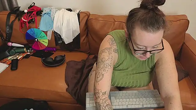 JadeStarUK élő XXX-chatje