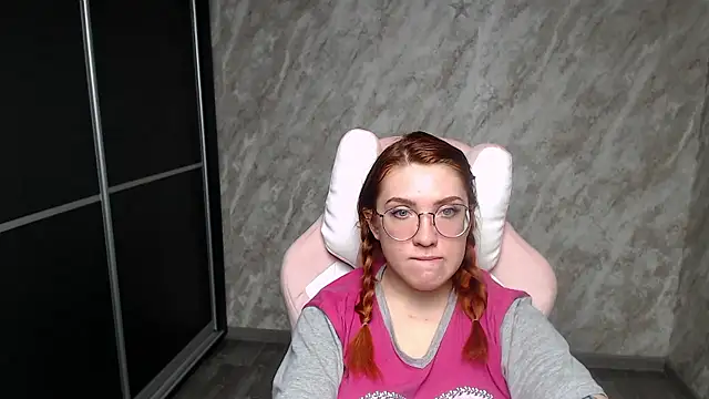 Reginasmilee Chat XXX in diretta