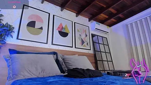 MiaKay1's Live XXX Chat