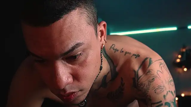 AlphaMasterXxx 라이브 XXX 채팅