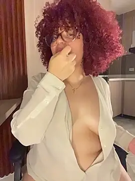 Chatroom XXX en direct de Leyah__