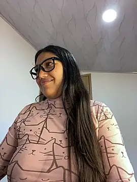 SharaRous Adlı Modelin Canlı XXX Sohbeti