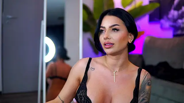 Ivy_Trix Adlı Modelin Canlı XXX Sohbeti