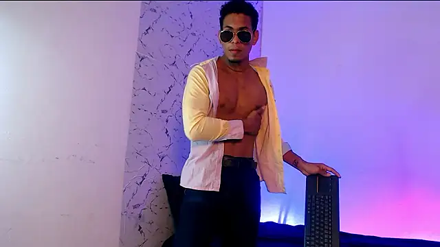 lorian_vikel élő XXX-chatje