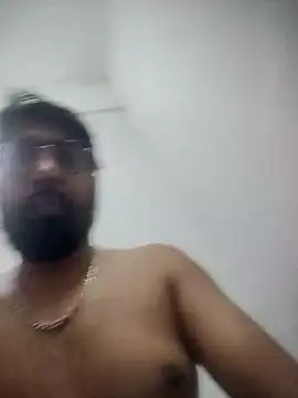 Ajju121092 élő XXX-chatje