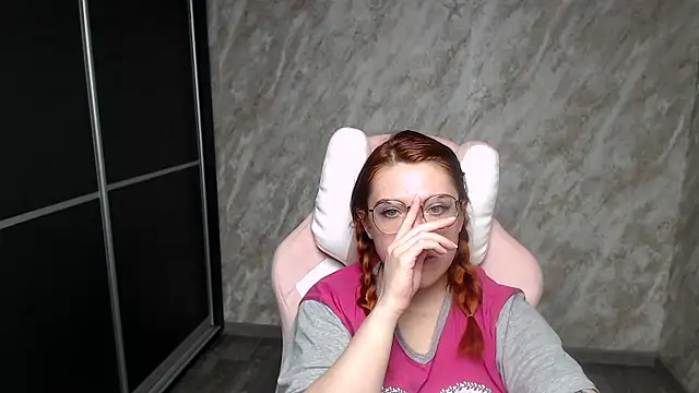Reginasmilee Chat XXX in diretta