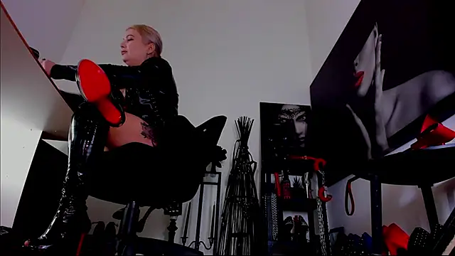 MistressDemi's Live XXX Chat