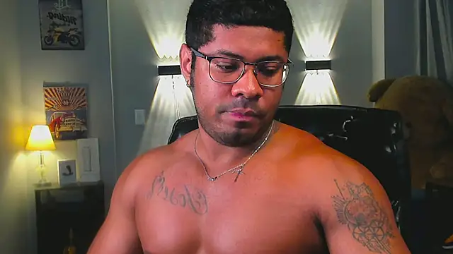 LEONHDZ: διαδικτυακό σόου στην κάμερα