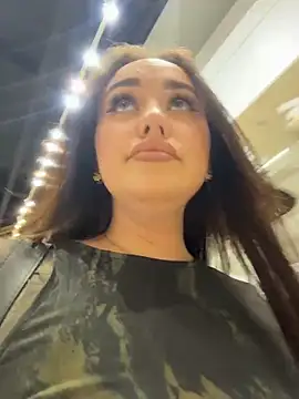 Chatroom XXX en direct de KiraSunshine