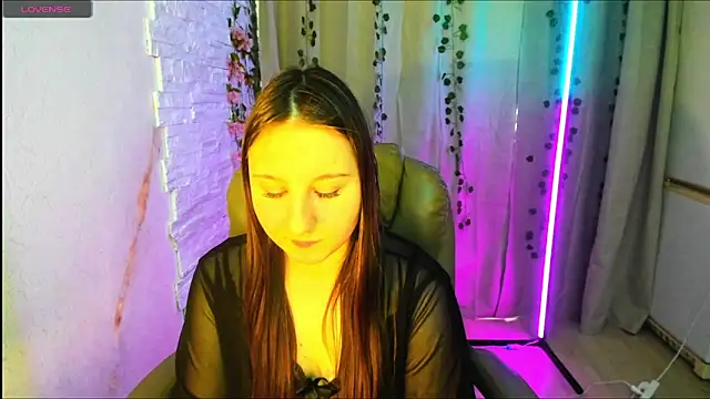 Show modela EvaxCharm na web-kameri