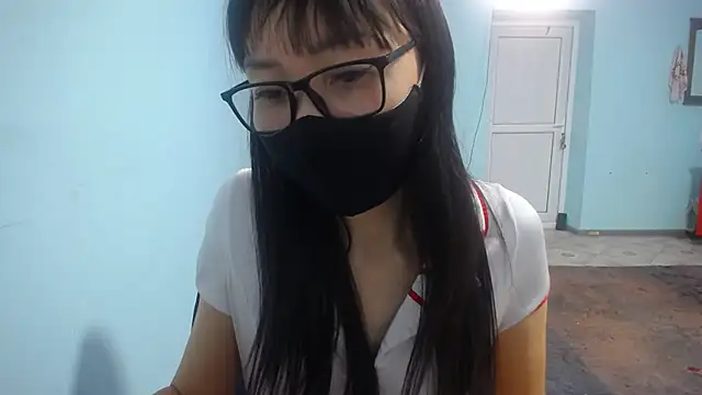 elllaaxx: διαδικτυακό σόου στην κάμερα