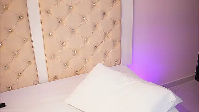 caroline_adams_のライブXXXチャット