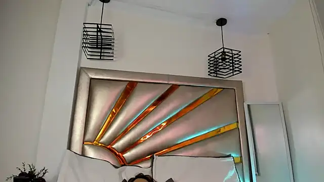 miiaStorm: онлайн-секс-чат