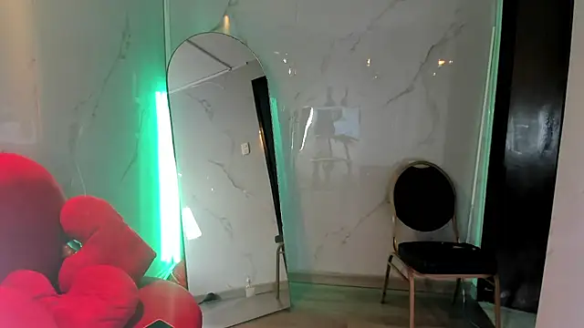 LilithCooperr_ Chat XXX in diretta