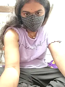 Cut_madhuri: διαδικτυακό σόου στην κάμερα