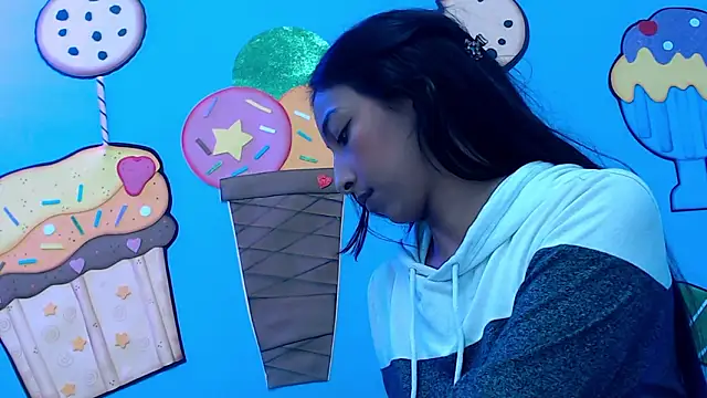 skinnysexzara18 Chat XXX in diretta